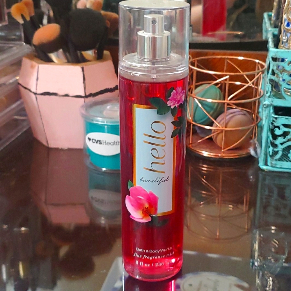 NWT Hello Beautiful Spray